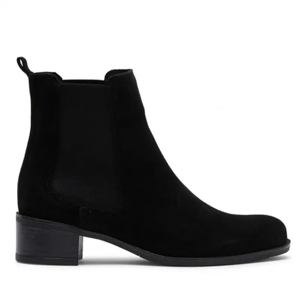 La Canadienne Honor Chelsea Boot in Black Suede